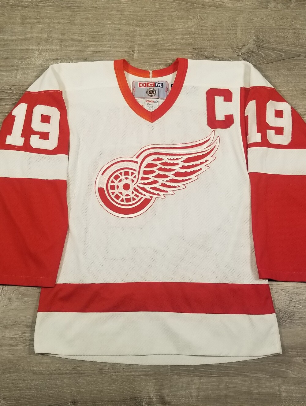 Vintage Steve Yzerman Detroit Red Wings #19 CCM Jersey Small Made in Canada